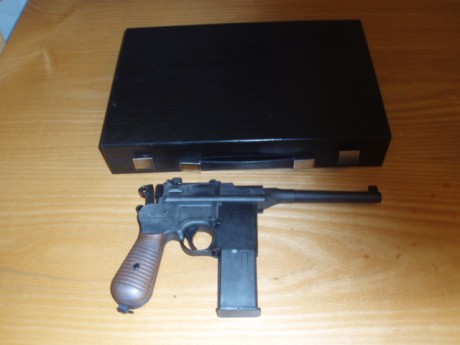 Hola,

Pocas armas me despiertan una atracción casi atávica com esta pistola. Cuando, acertademante, Umarex 00