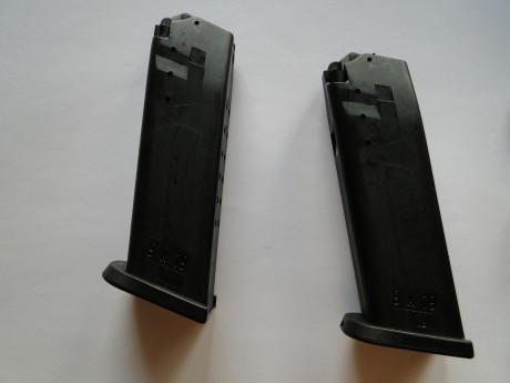 Vendo 2 cargadores HK USP Standar, 

NO validos para USP COMPACT) de 15 cartuchos cada uno.

Uno: 30€ 00