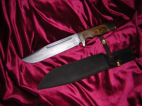hola
vendo estas dos armas blancas en acero de damasco.
montero - 100 euros
espada corta - 200 euros. 00