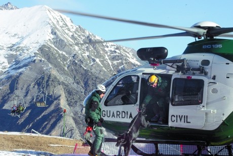 Triste, muy triste la noticia difundida esta mañana por Radio tlev. española. Tres Guardias Civiles pertenecientes 60