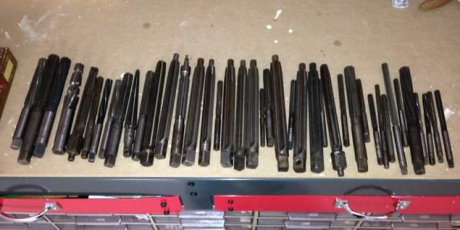 Cambio lote de 40 escariadores usados pero en buen estado, por cuchillos Ka-bar de ediciones especiales. 02