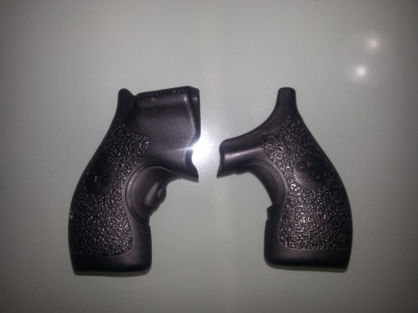 Se vende este espectacular láser grip, del fabricante CRIMSON TRACE, especialmente diseñado para revólver 00