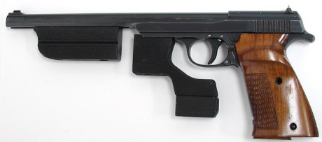 Hace unos días encontré por casualidad en una web extranjera un arma a la venta que hacía muchos años 100