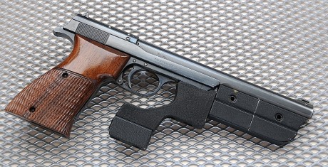 Hace unos días encontré por casualidad en una web extranjera un arma a la venta que hacía muchos años 161