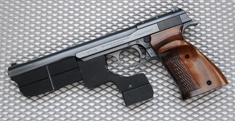 Hace unos días encontré por casualidad en una web extranjera un arma a la venta que hacía muchos años 160