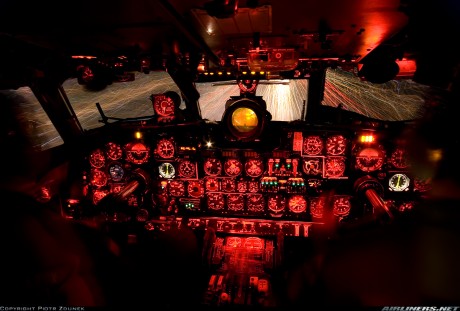 Pues eso, en este hilo pretendo deleitaros como amantes de los aviones de combate que sois muchos, con 90