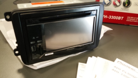 Me piden un compañero que le ponga a la venta un equipo multimedia auto Piooner AVH-3300BT. 
Lo compró 02