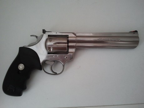 Vendo las siguientes armas:
Pistola PARDINI modelo PC 9 de 9 mm parabellum de cinco pulgadas.
Maletín 21