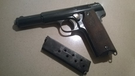 Un amigo cambia una Astra 600,perfecta, bonita y precisa, por una 400 de la marina.
Arma procedente de 01
