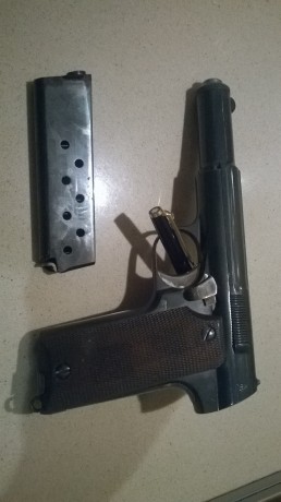 Un amigo cambia una Astra 600,perfecta, bonita y precisa, por una 400 de la marina.
Arma procedente de 00