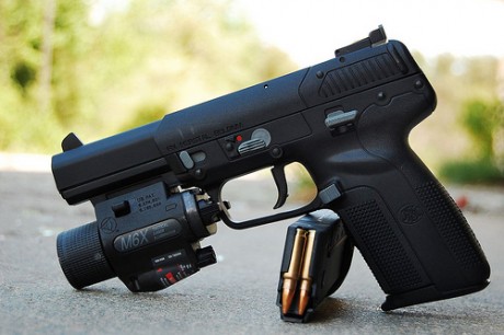  Springfield Armory XD-M 3.8 

una imagen...

 19 cartuchos 
 en menos de 4 pulgadas 
 menos de 800 gramos 160