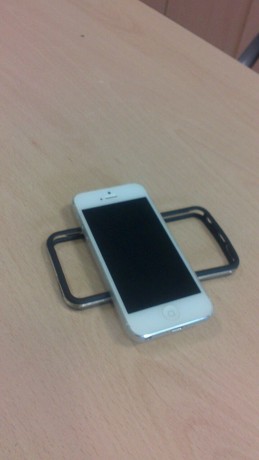 Vendo este Iphone blanco usado pero en perfecto estado tanto exterior como interior (incluido batería).

Sólo 00