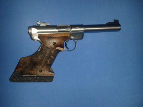 Hola, vendo pistola Ruger MK II Target  Inox. cal. 22 lr. con cachas de tiro Morini, un sólo cargador 01