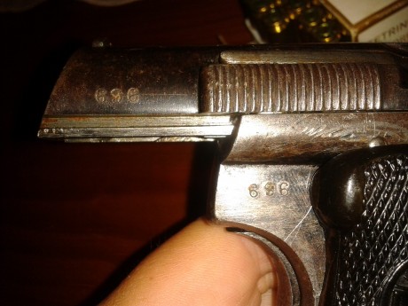 Vendo Astra 400 modelo ASCASO cal. 9mm largo. Pieza de colección, fabricada por el Ejército de la República 10