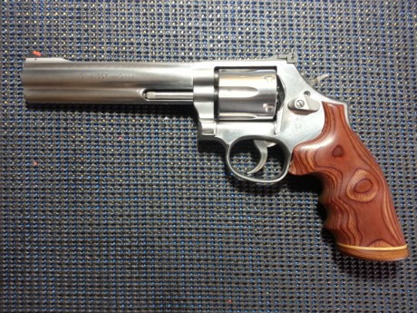 SE VENDE REVOLVER S&W 357 MAGNUM DE 6" COMO NUEVO,POCOS DISPAROS,COMPRADO NUEVO CON FACTURA,CAJA 00