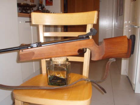Hola,

Una excepcional carabina clásica de competición. Arma en un estado excelente, donde se nota el 11