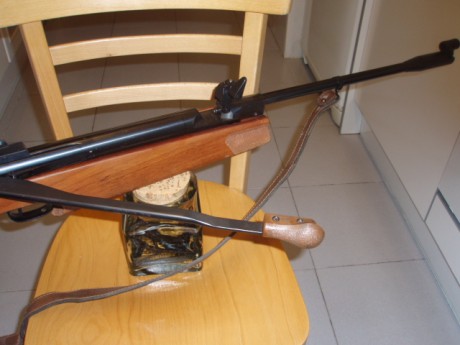 Hola,

Una excepcional carabina clásica de competición. Arma en un estado excelente, donde se nota el 10