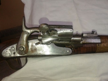 Hola a todos.
Tengo una duda con esta pistola, sus marcajes, y su sistema de cierre, y, quería que si 60
