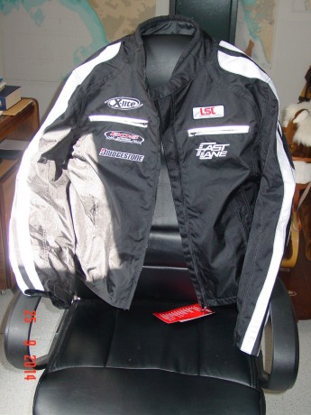 A ver si ahora logro meter la foto:
Vendo esta chaqueta de moto talla 2XL. Nueva a estrenar. La pedí a 00