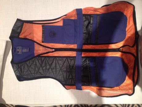 Hola todos
Tengo estos dos chalecos Beretta que no he usado practicamente y que me costaron un riñon.
Ambos 02