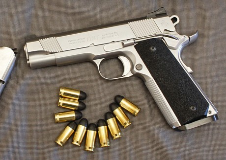 Vendo una Colt Lightweight Commander XSE del calibre .45 ACP.

Aun tengo esta pieza sin uso en el armero, 00