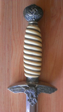 VENDO DAGA LUFTWAFFE DE LA SEGUNDA GUERRA MUNDIAL EN UN ESTADO EXCELENTE, ES ORIGINAL Y , CON SELLOS DE 50