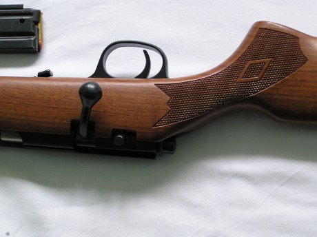 Se vende carabina de cerrojo Marlin 882 en calibre .22 Magnum.
Es de madera de nogal y está prácticamente 02