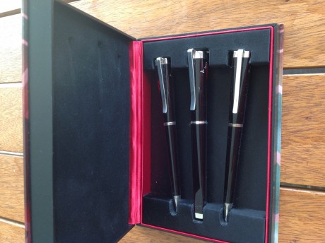 Juego Mont Blanc serie limitada Franz Kafka a estrenar. Es un regalo de jubilación que no voy a utilizar.
Lo 01