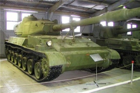 Os adjunto este curioso enlace de un video ruso donde ponen en marcha este cazacarros de la segunda guerra 171