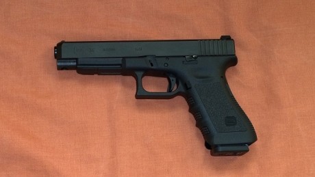 Vendo pistola GLOCK 34 en 9mm pb. Similar a la 17 pero con la parte superior de la corredera aligerada. 01