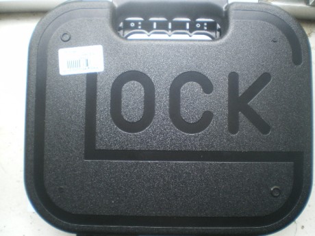 Vendo pistola Glock 21 SF calibre 45 como nueva con 30 disparos solo probada el arma esta en Madrid, 350e 10