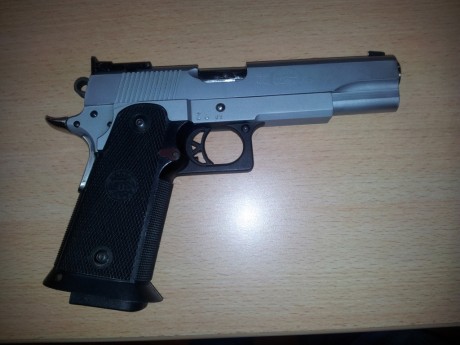 Hola, vendo SPS World Custom Cal 40, perfecto estado
agrupaciones increibles, muyyyyy precisa.
Un solo 00