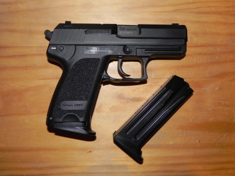 Vendo HK usp compat calibre 9mm en perfecto estado guiada con A, el arma esta en la provincia de Málaga, 00
