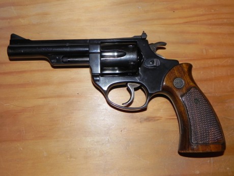 Vendo revolver en muy buen estado marca astra, calibre 38 spl  125 euros, no acepto cambios, el revolver 01