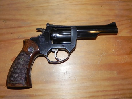 Vendo revolver en muy buen estado marca astra, calibre 38 spl  125 euros, no acepto cambios, el revolver 00