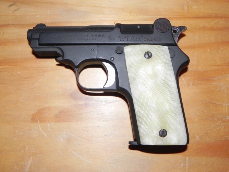 vendo pistola Star sindicalista calibre 6,35 por 100 euros,  esta guiado con A,  se encuentra en la provincia 00