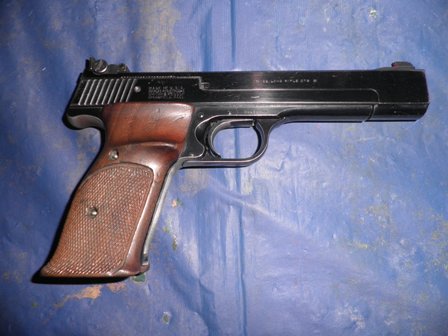 Tengo un problema con una pistola S&W Mod 41 cal 22: se encasquilla con bastante frecuencia durante 41
