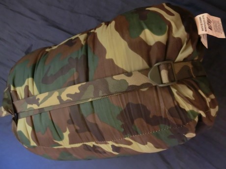  CIMG3225.JPG HOLA,
tengo 3 uniformes pixelados talla 3N o TALLA L, 2 aridos y 2 boscosos del ejercito 90