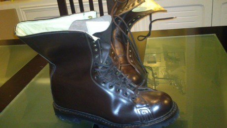 VENDO BOTAS DE PARACAIDISTA ITALIANO,Nº46 ENTRAEL 47 SIN PROBLEMAS YO TENGO UN 48 Y VAN
JUSTAS,SON DE 02