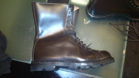 VENDO BOTAS DE PARACAIDISTA ITALIANO,Nº46 ENTRAEL 47 SIN PROBLEMAS YO TENGO UN 48 Y VAN
JUSTAS,SON DE 11