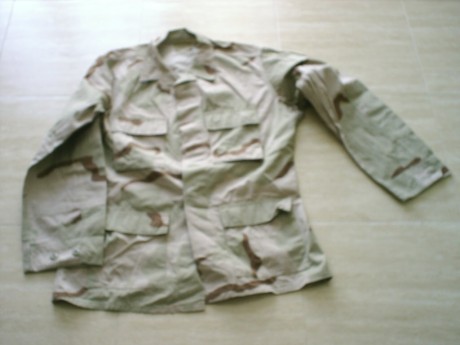 Chaqueta USA arida. Usada. Con las marcas de los parches pero en buen estado.
Talla USA Mediun-longo

Medidas:

Axila 00
