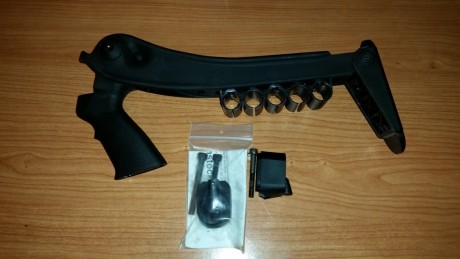 Vendo esta culata plegable ATI valida tanto para escopetas Remington como Mosberg. Tambien lleva un soporte 01