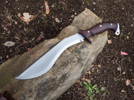  Vendo este gran cuchillo realizado artesanalmente en su totalidad. 

 mejor-cuchillo-supervivencia.jpg 02