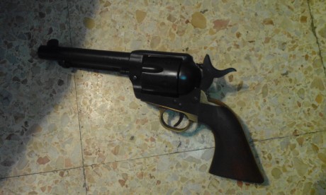 Saludos compañeros:
Vendo mi pietta del 45lc. Tiene 5 pulgadas y media. No tiene ni dos meses. Ha pegado 141