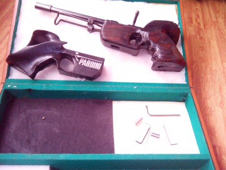 vendo pistola para modalidad libre pardini pgp75 con cachas de zurdo y diestro tall M, va perfecta , tiene 02