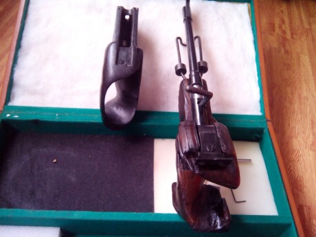 vendo pistola para modalidad libre pardini pgp75 con cachas de zurdo y diestro tall M, va perfecta , tiene 01