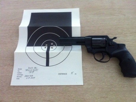 Vendo Revolver a  ESTRENAR Marca ALFA-PROJ  Modelo 840 con Cañon de 4" y Calibre 38 SP en 250€. Cachas 02