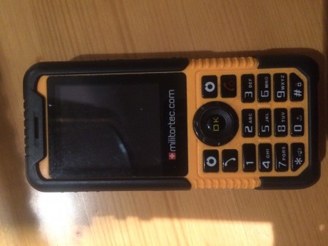 Se vende telefono libre militartec ideal para trabajar en obra o campo. soporta caidas de 2 metros y se 02