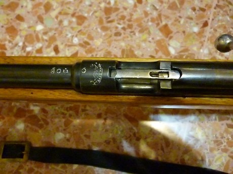 Se vende carabina destroyer del calibre 9 largo.

El arma tiene ya sus años y ha pegado bastantes disparos, 01
