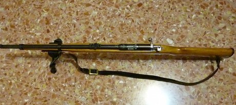 Se vende carabina destroyer del calibre 9 largo.

El arma tiene ya sus años y ha pegado bastantes disparos, 00
